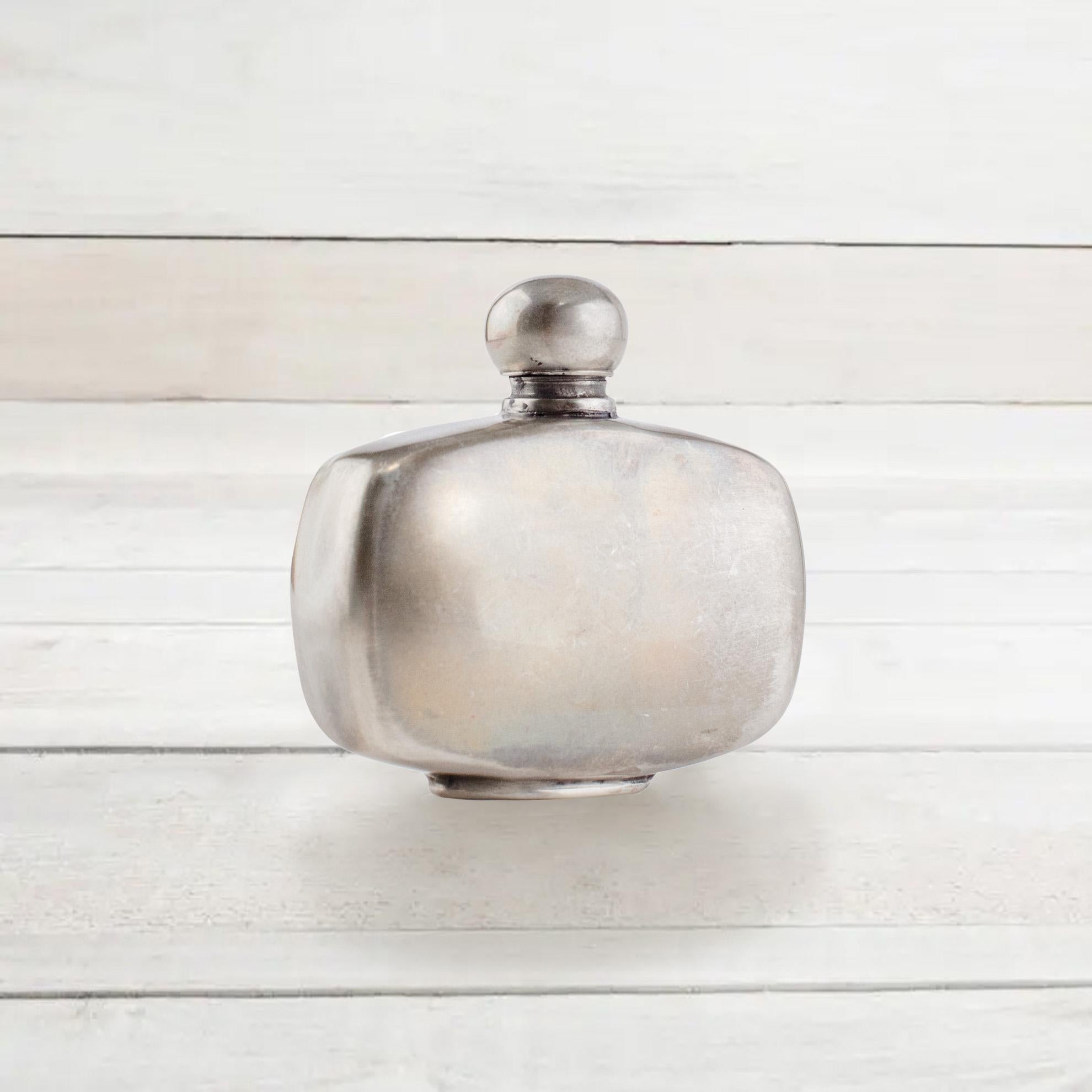 Ladies Retrostyle Hip Flask