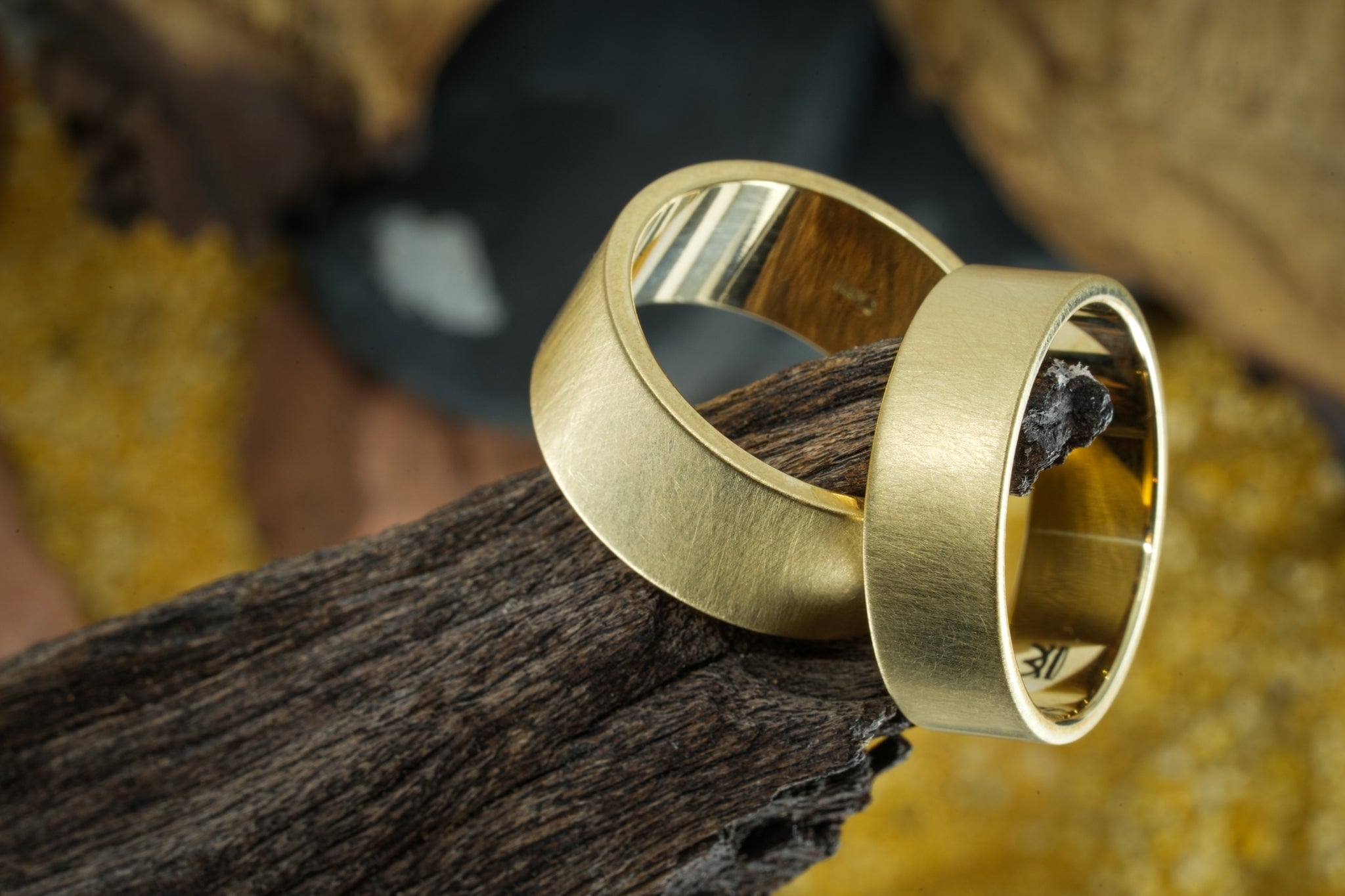 The Minimalist "Kaler" 14k Gold RingEtched (as shown)