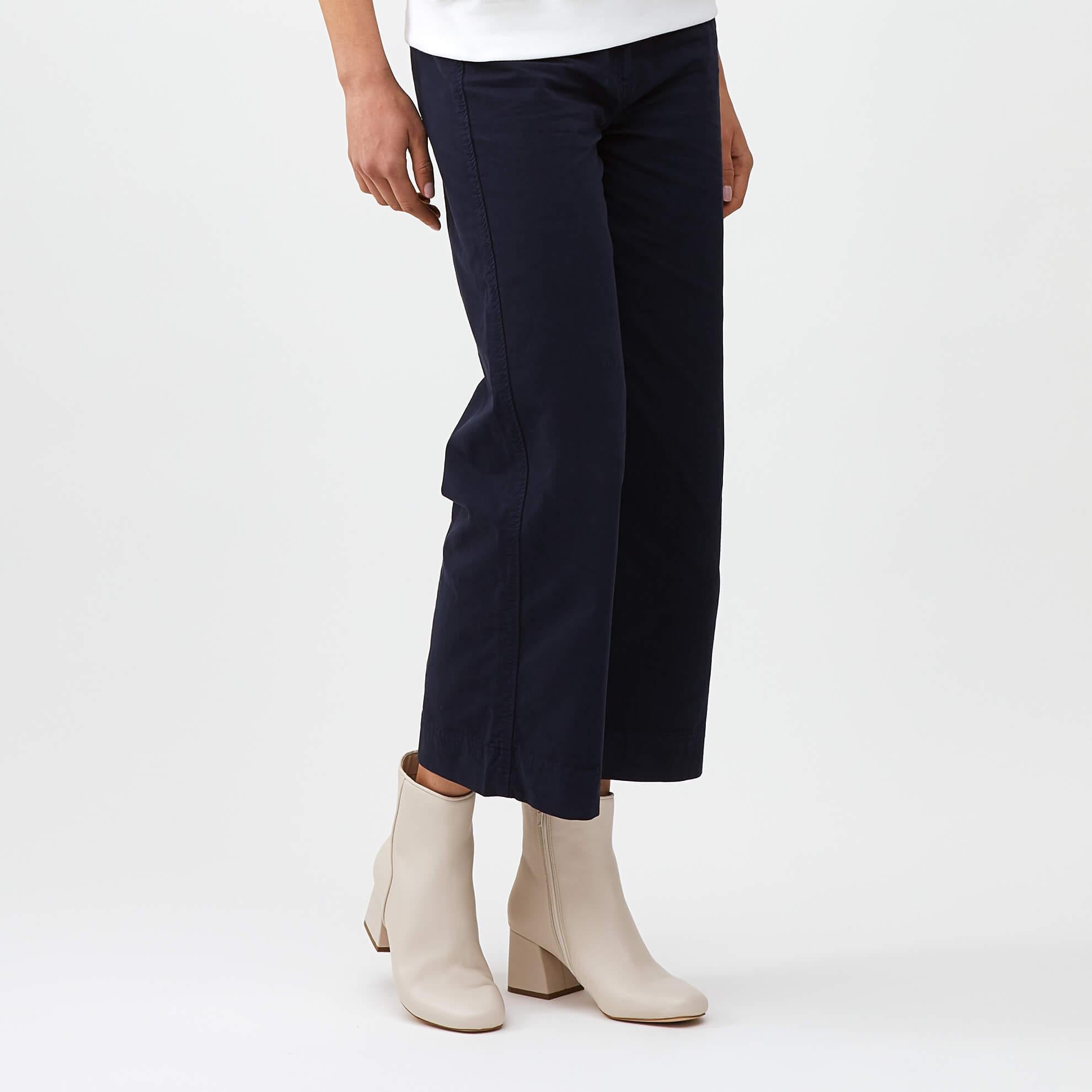 KHOKI　\"Wide-leg cropped pants 　col.Navy Wide Leg Cargo Capri Pants In Stretch Linen - Oxford Navy